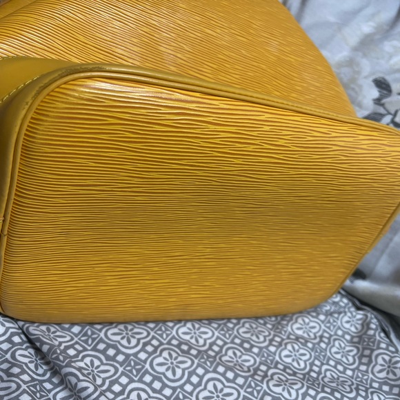 Louis Vuitton Petit Noe Epi Drawstring Shoulder bag with match Epi Agenda PM - Picture 12 of 17